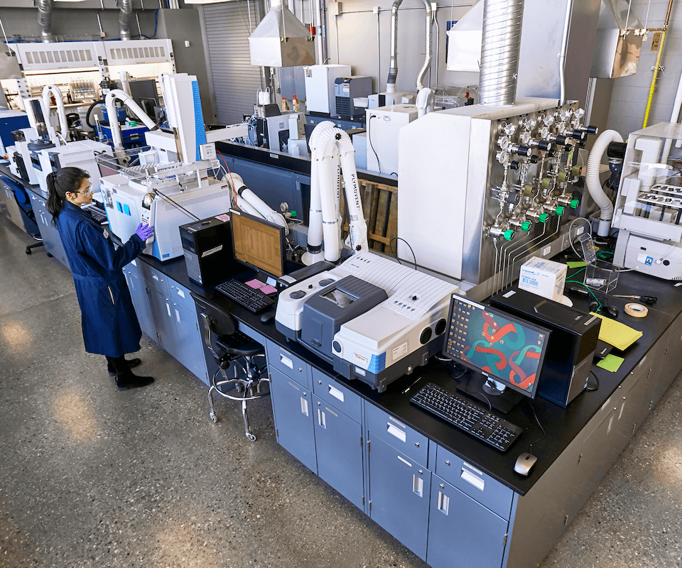 Student working in an ARIS lab