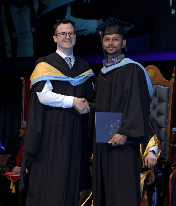 graduate shaking hands with dean