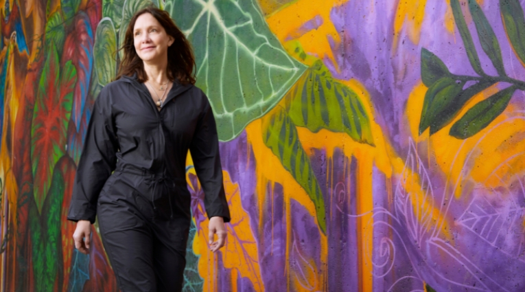 Shelley Kulpers walking in front of a mural