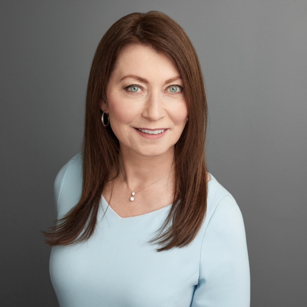 Laureen Regan headshot