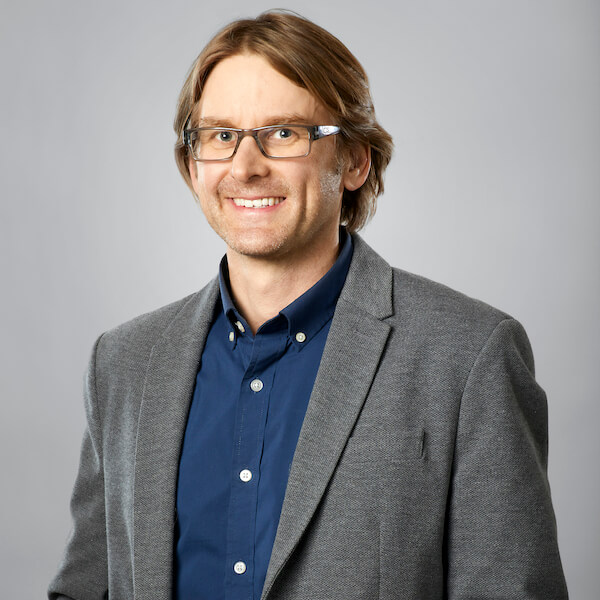 Headshot of Darren Coutnage