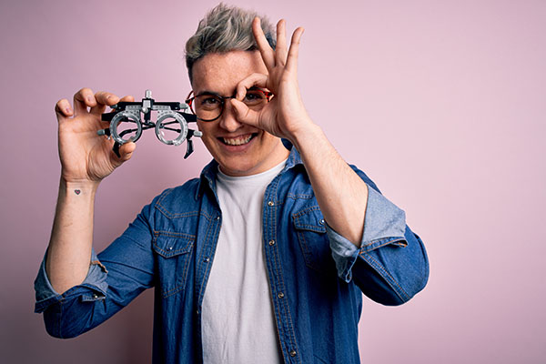 A student with an optometric device