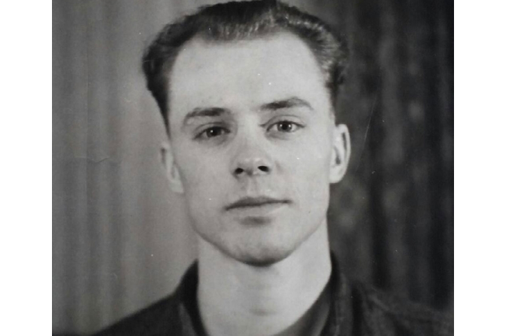 Clarence Hollingworth as a young adult